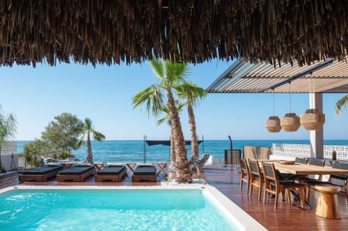 Casa Negro - The Essence of Beachfront Living