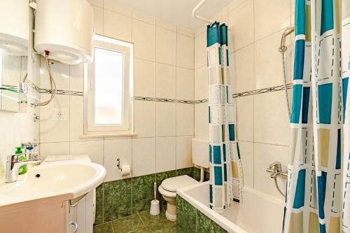 Kúpeľňa v ubytovaní A1-apartment 50m from the beach with the sea view