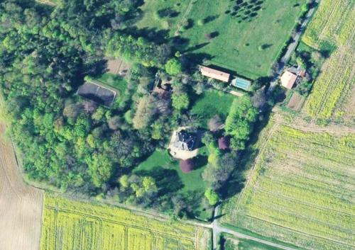 Uma vista aérea de Demeure de 7 chambres avec piscine privee jardin clos et wifi a Chaniers