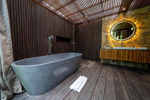 A bathroom at Surya Kembar Villas