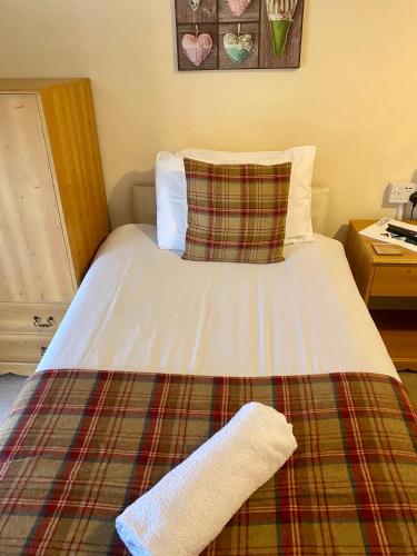 Cama o camas de una habitación en Number 19 Guest House - Self Check In - Under 4 Miles from Barrow In Furness