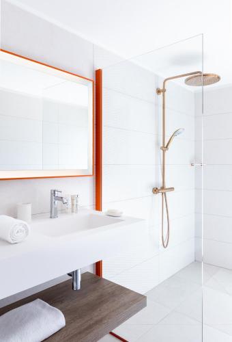 a bathroom with a shower and a sink at RESIDENCE SANTA MARIA in LʼÎle-Rousse