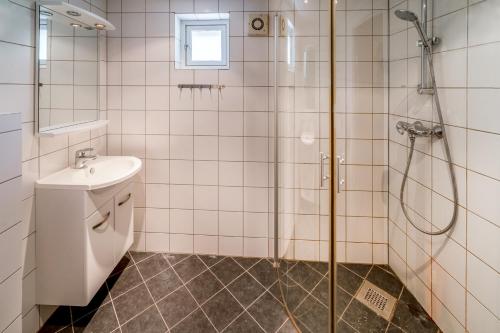 Koupelna v ubytování Å-Hamna Rorbuer