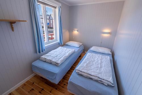 Postel nebo postele na pokoji v ubytování Å-Hamna Rorbuer