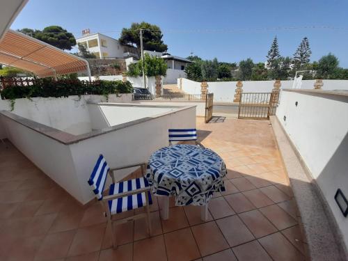 Un balcón o terraza en APPARTAMENTO MARE PESCOLUSE