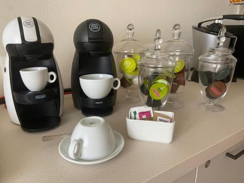 Tetera y cafetera en B&B A due passi dal Lago