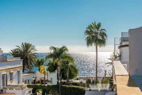 Casa la Concha - Marbellamar Beach Townhouse by Finest Rentals