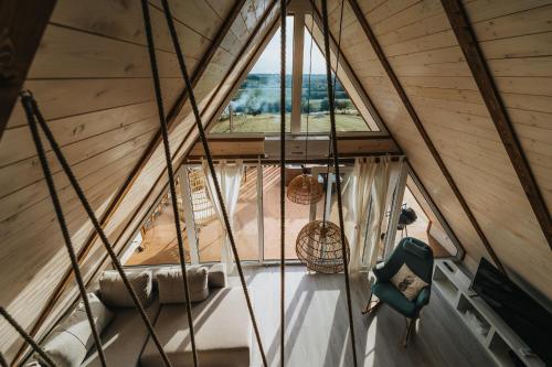 einen Blick über ein Zimmer in einem Baumhaus in der Unterkunft Woodparadise in Nagyrada