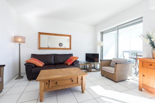 Bright two bedroomed apartment on the beach in Cannes with huge terrace with fabulous sea views - 2001