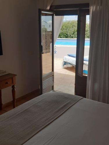 En eller flere senger på et rom på Islabella Lanzarote habitaciones en Villa con entrada particular