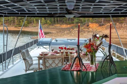 Jump In To a Lake Vacation. In-Slip Deep Discounts