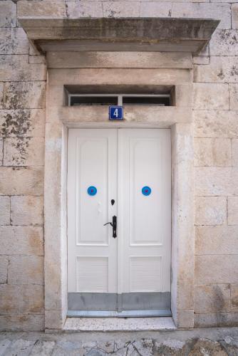 Old town Makarska apartments - central square