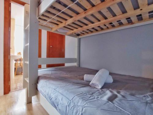a bed in a room with a bunk bed at Estudio Infinity con parking in Sierra Nevada