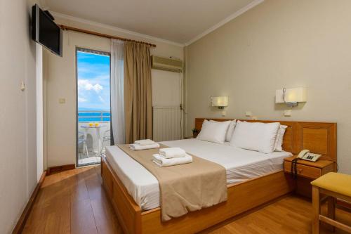 Postel nebo postele na pokoji v ubytování POSSIDON HOTEL