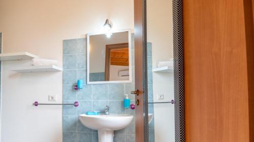 a bathroom with a sink and a mirror at Spapparra B&B in Càbras