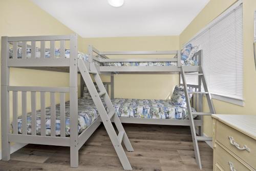 a bunk bed room with two bunk beds at Sandy Feet Retreat -- Lakefront Retreat With Sand Volleyball Court! in Clearlake Oaks