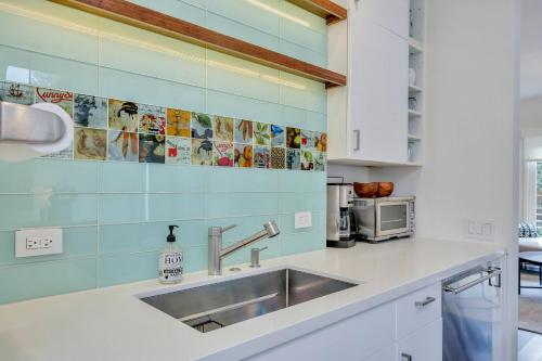 a kitchen with a sink and a microwave at Heavenly Hideaway A Wine Country Escape in Healdsburg