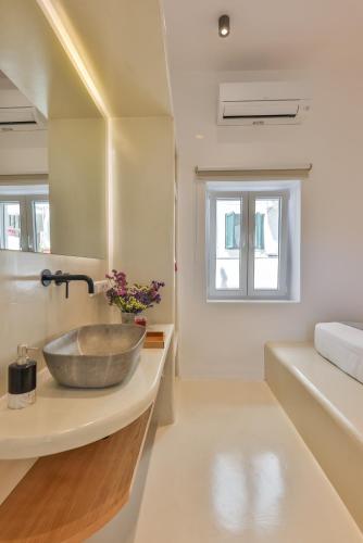 Olia island studio in Naxos town