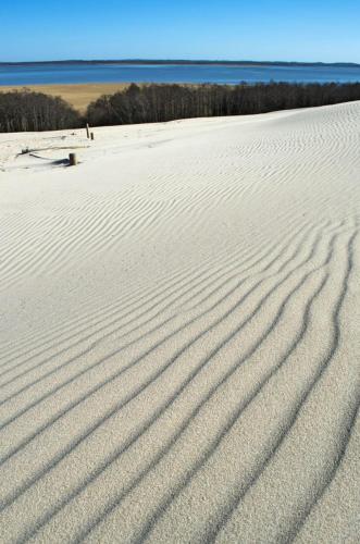 a beach with ripples in the sand at Mieszkanie Wakacyjne Smołdzino in Smołdzino
