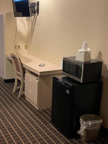 a microwave sitting on top of a desk in a room at Chadron Inn & Suites in Chadron