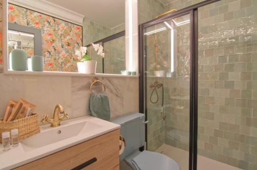 Stylish Beachfront Duplex - with Private Roof Terrace