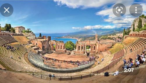 an amphitheater with a group of people sitting in it at La casetta sul mare in Venetico