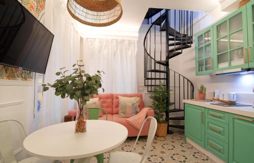 Stylish Beachfront Duplex - with Private Roof Terrace