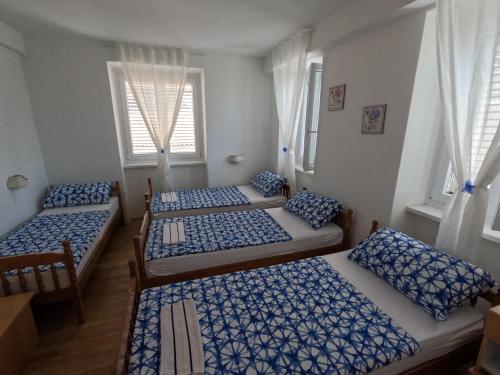 Postel nebo postele na pokoji v ubytování Hostel Adria