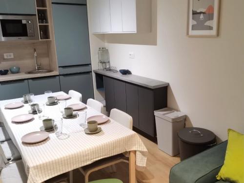 Luxe 4BR Apartment Split