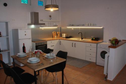 A kitchen or kitchenette at Sea and Mountain View