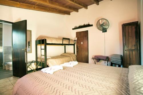 Postel nebo postele na pokoji v ubytování Cucu Haus Hostel