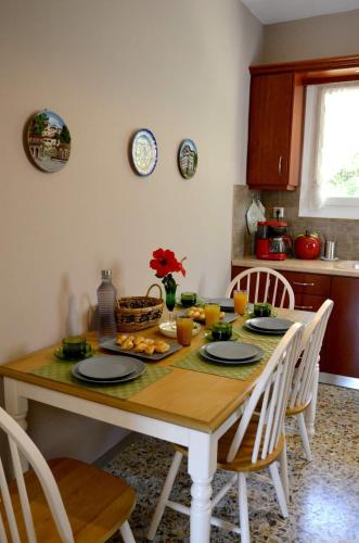 Φωτογραφία από το άλμπουμ του Anatol House σε Atsoupádhes