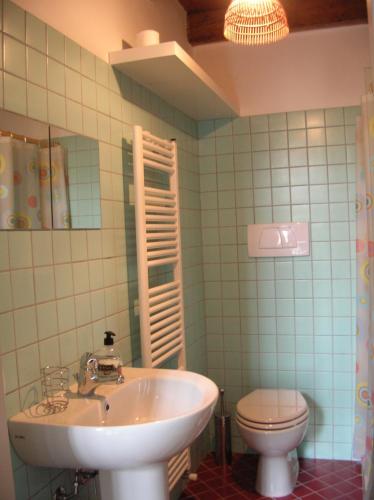 a bathroom with a sink and a toilet at La Corte del Noce in Zanica