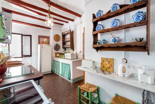 a kitchen with blue and white dishes on shelves at La Casa de Antonio in Capileira