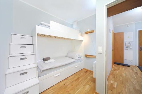 เตียงสองชั้นในห้องที่ Apartment Medvědín 331/409