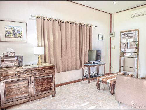 TV a/nebo společenská místnost v ubytování Serenity1 Homestay