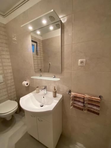 Kúpeľňa v ubytovaní Comfy apartment in a quiet neighborhood