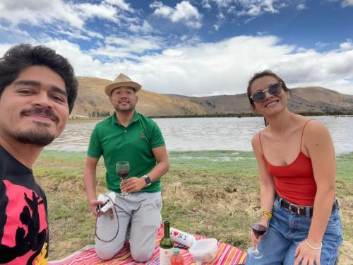 a man and a woman standing next to a picnic table at CasaHotel Laguna Jauja Airport in Jauja