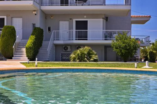 Πισίνα στο ή κοντά στο Family Maisonette with pool #4