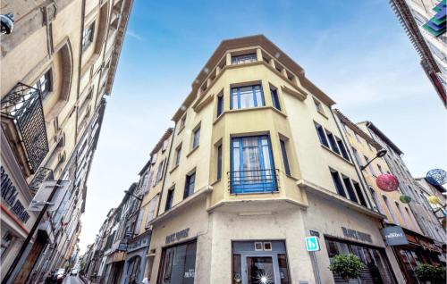 2 Bedroom Gorgeous Home In Carcassonne