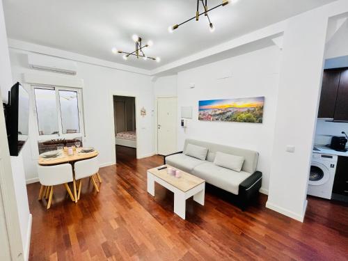 Kuchyňa alebo kuchynka v ubytovaní Marinac3 Precioso apartamento con patio en el centro histórico de Málaga