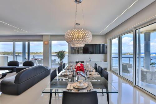 Gallery image of Serenity Penthouse - The Pinnacle of Luxury in Maho Reef