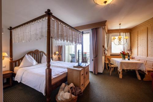 Posteľ alebo postele v izbe v ubytovaní Hotel Finkennest - Panoramic Garden Resort
