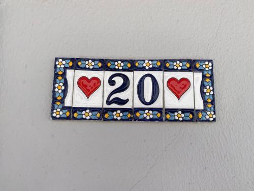 a sign on a wall with two hearts at Zen House Casa de Aldeia in Santo António da Terrugem