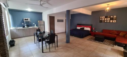 a living room with a couch and a table at La Roma Zona Tec - San Pedro Zona Valle Ote. in Monterrey