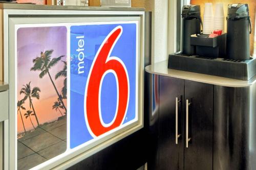 a sign for a store with a speed limit at Motel 6-Fresno, CA - Blackstone North in Fresno