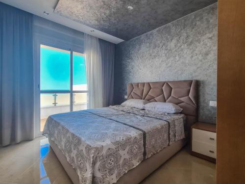 Een bed of bedden in een kamer bij Immeuble Familial Imad