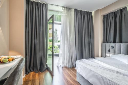 Кровать или кровати в номере VH Eurostar Tirana Hotel Congress & Tirana Spa