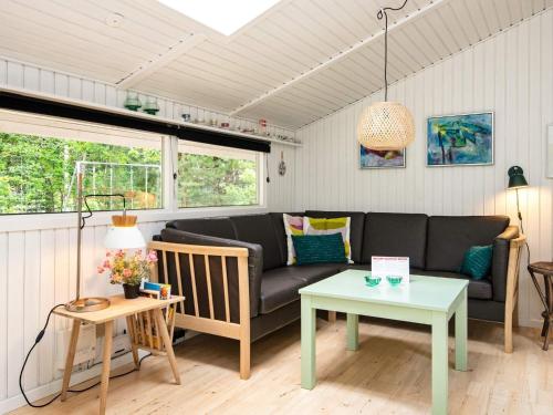 Posezení v ubytování 5 person holiday home in Ansager-By Traum