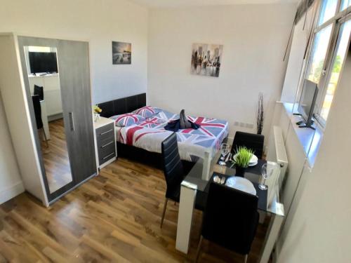 a bedroom with a bed and a desk and a table at City Sparrow Nest - 7W in London